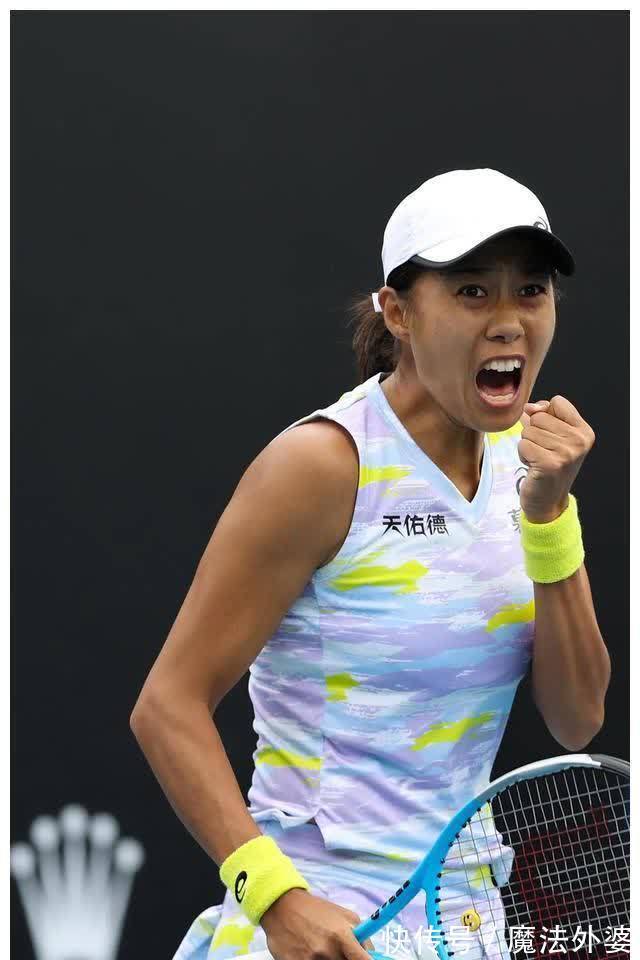 在更衣室里 在更衣室里