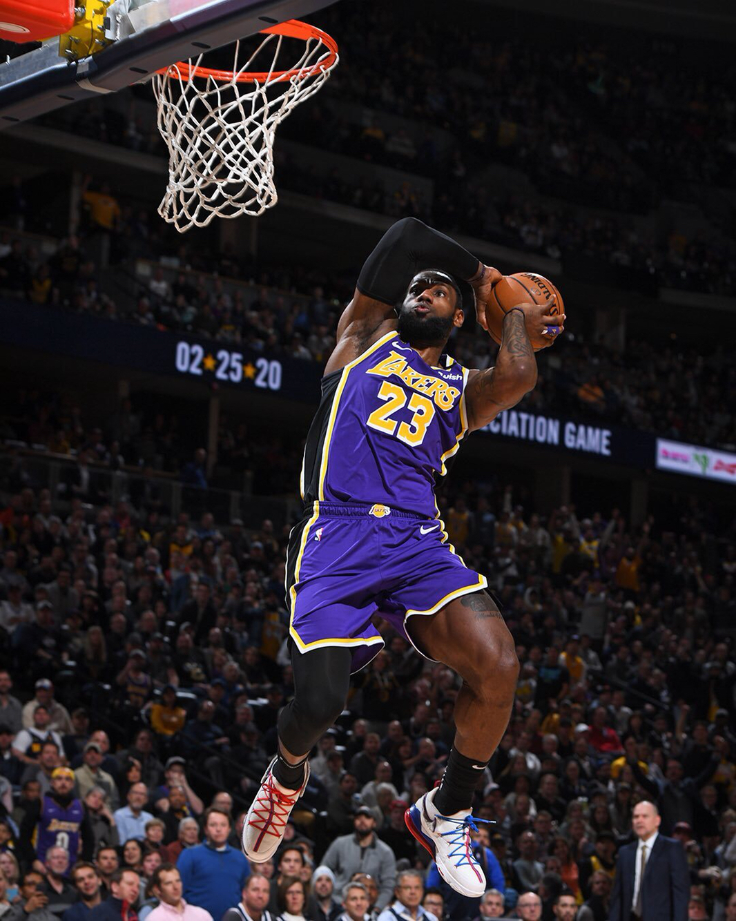 他不仅仅为 他不仅仅为